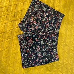 Paisley floral print gap khaki shorts size 6